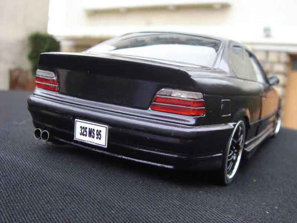Bmw M3 E36 1/18 Ut Models E36 preparation auto tuning 93 modellino in miniatura