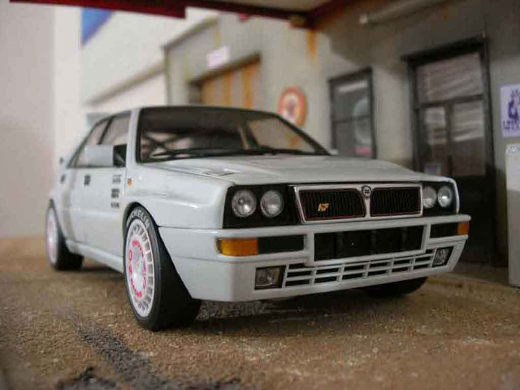 Lancia Delta HF Integrale 1/18 Kyosho HF Integrale evolution 2 street race tuning modellino in miniatura