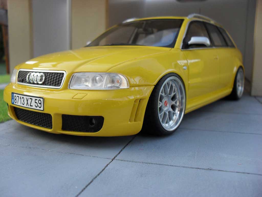 Audi RS4 1/18 Ottomobile giallo jantes BBS 19 pouces tuning modellino in miniatura