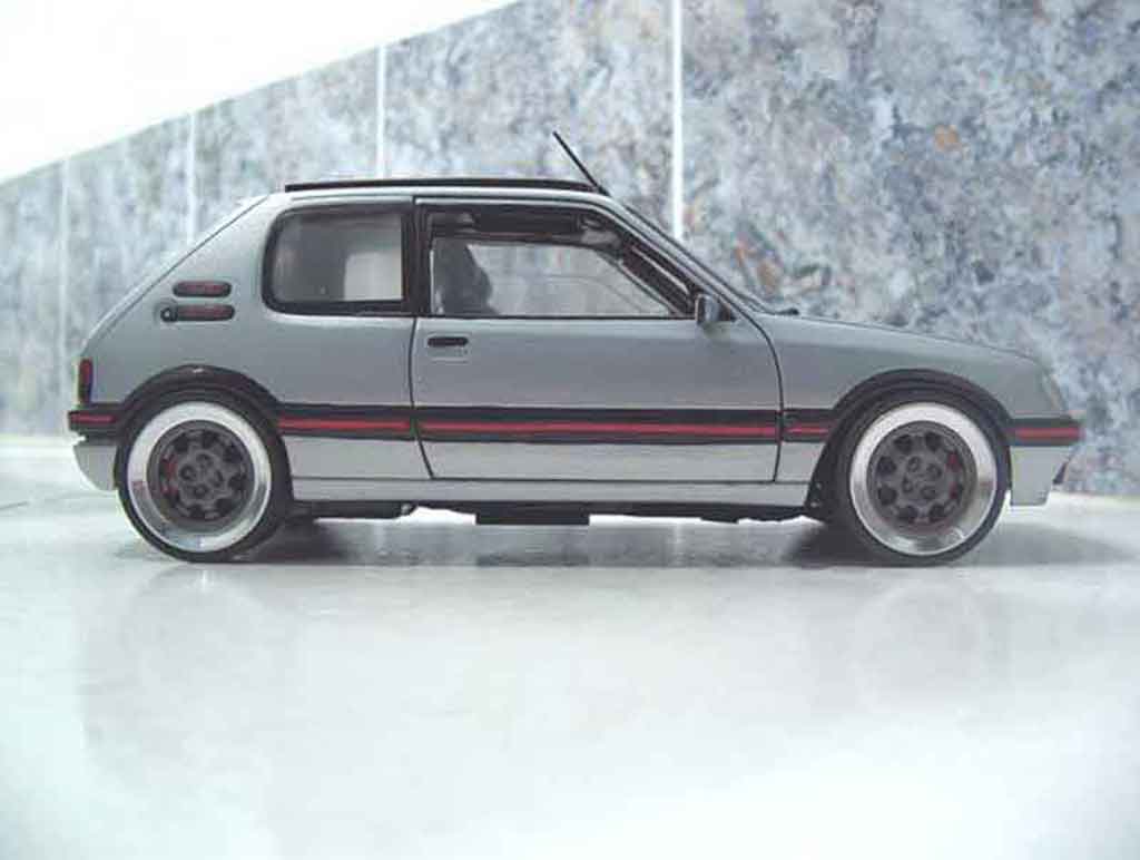 Peugeot 205 GTI 1/18 Solido GTI panoramique modellino in miniatura