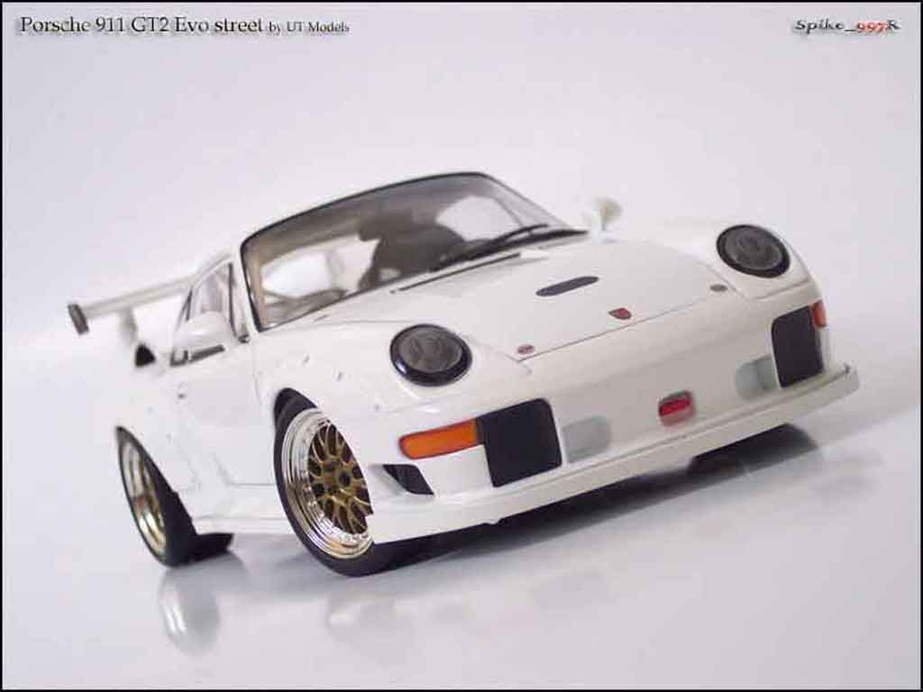 Porsche 993 GT2 1/18 Ut Models GT2 evo street modellino in miniatura