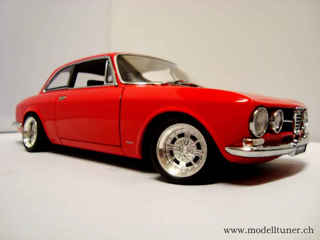 Alfa Romeo 1750 GTV 1/18 Autoart GTV 1967 rosso jantes alu 13 pouces tuning modellino in miniatura