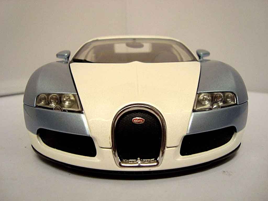 Bugatti Veyron 16.4 1/18 Autoart 16.4 perle blu modellino in miniatura