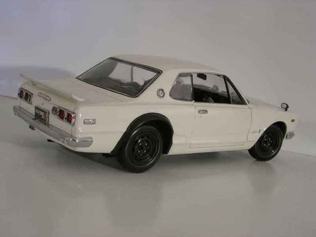 Nissan Skyline 2000 1/18 Kyosho 2000 gt-r kpgc 10 bianco modellino in miniatura