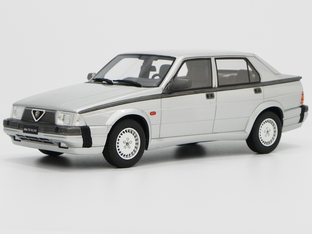 Alfa Romeo 75 V6 1/18 Laudoracing Models V6 3.0 LM087C grigio modellino in miniatura