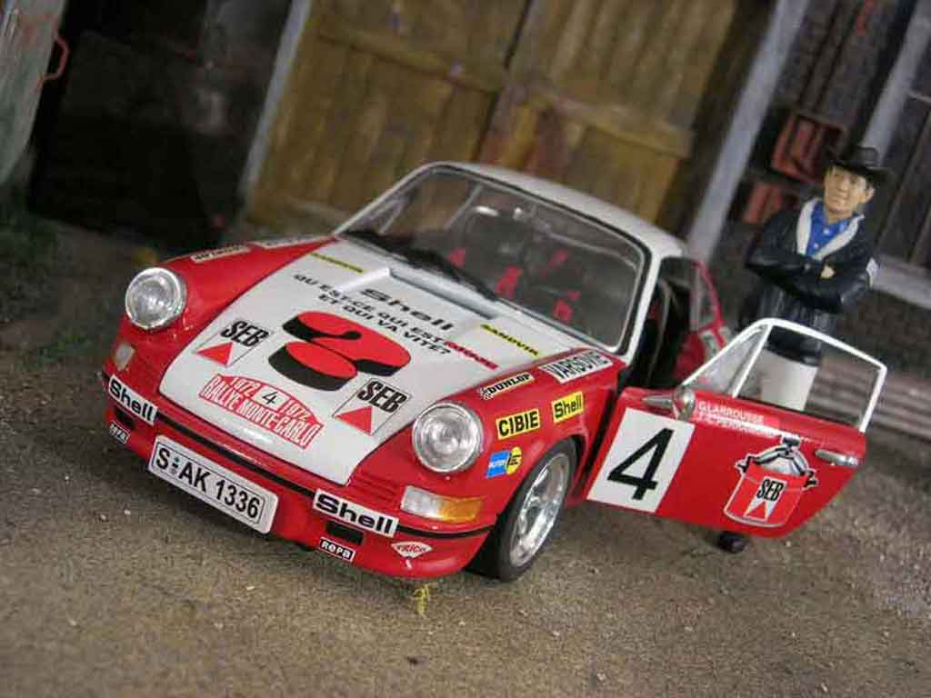 Porsche 911 2.4 1/18 Universal Hobbies 2.4 monte carlo 1972 tuning modellino in miniatura