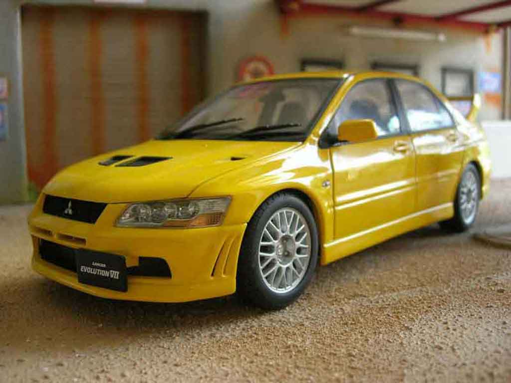 Mitsubishi Lancer Evolution VII 1/18 Autoart Evolution VII giallo modellino in miniatura