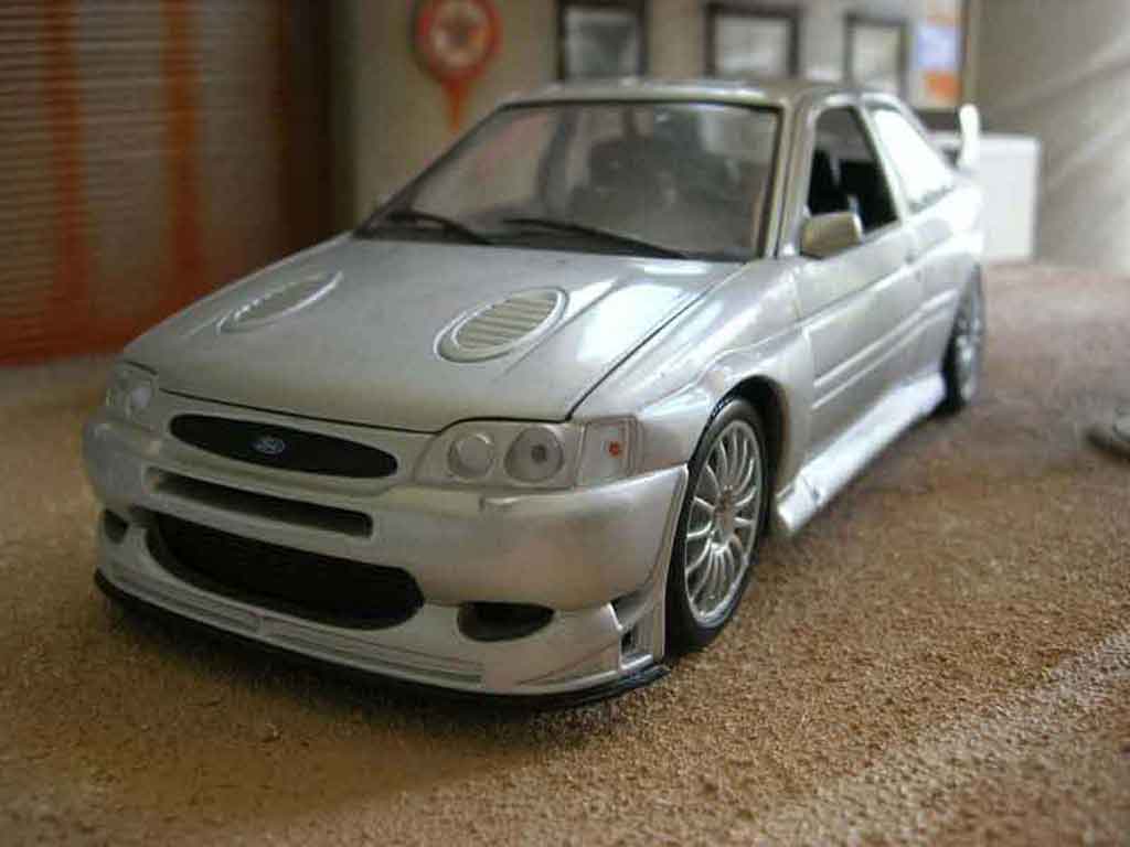 Ford Escort Cosworth 1/18 Ut Models Cosworth rs wrc modellino in miniatura