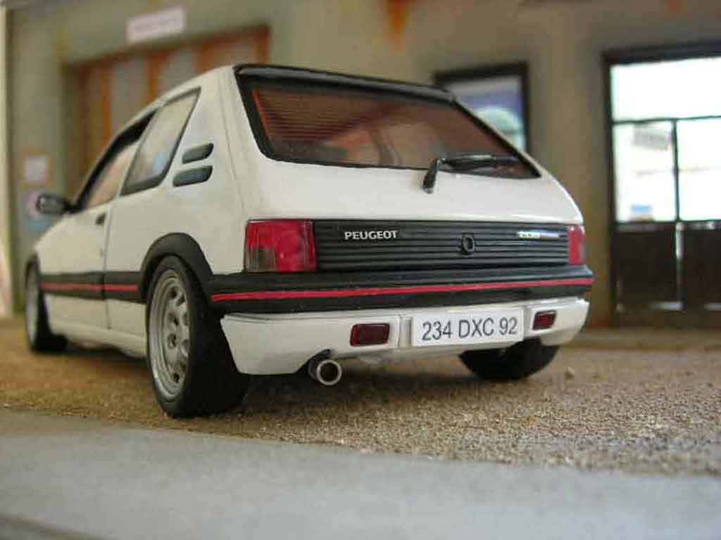 Peugeot 205 GTI 1/18 Solido 1.9 Blanc Meije GTI ligne groupe n modellino in miniatura