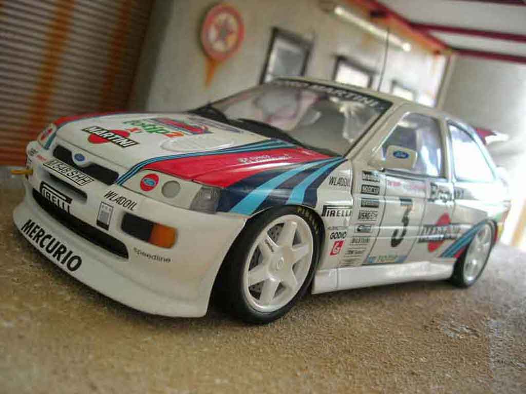 Ford Escort Cosworth 1/18 Ut Models Cosworth rs martini modellino in miniatura