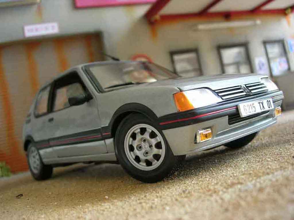 Peugeot 205 GTI 1/18 Solido GTI 1.9 grigio futura modellino in miniatura