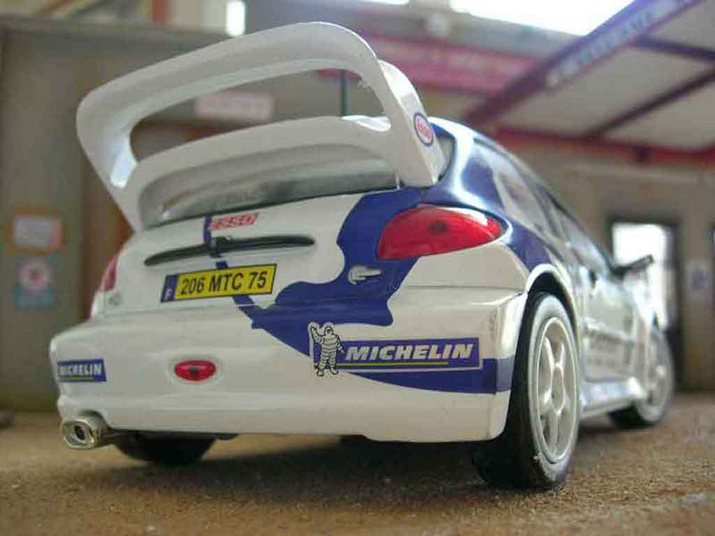 Peugeot 206 WRC 1/18 Solido WRC 1999 # 15 Clarion Panizzi bianco modellino in miniatura