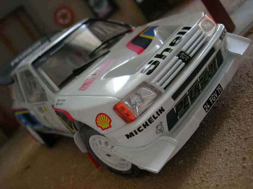 Peugeot 205 Turbo 16 1/18 Solido Turbo 16 1986 #1 bianco modellino in miniatura