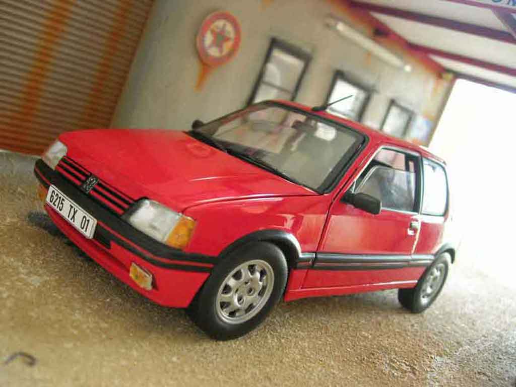 Peugeot 205 GTI 1/18 Solido GTI 1.9 rosso vallelunga modellino in miniatura