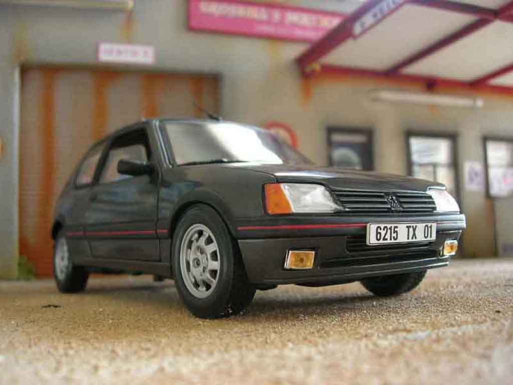 Peugeot 205 GTI 1/18 Solido GTI 1.9 grigio graphite modellino in miniatura