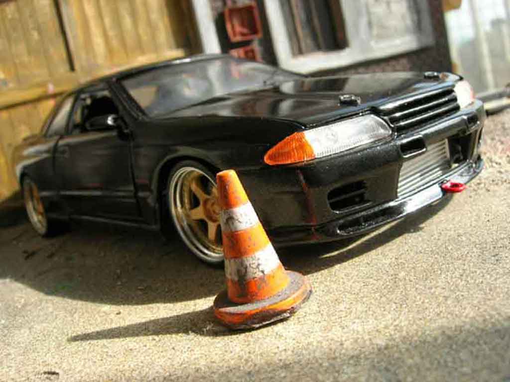 Nissan Skyline R32 1/18 Kyosho R32 gtr tuning tuning modellino in miniatura
