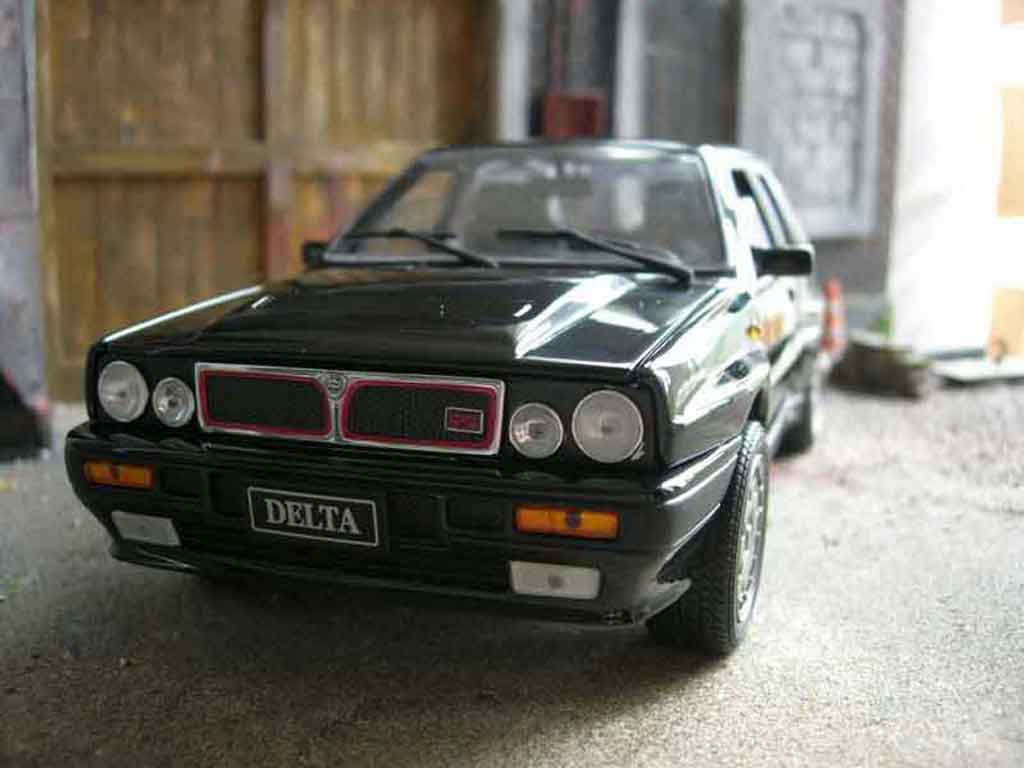 Lancia Delta HF Integrale 1/18 Sun Star HF Integrale 16s nero modellino in miniatura