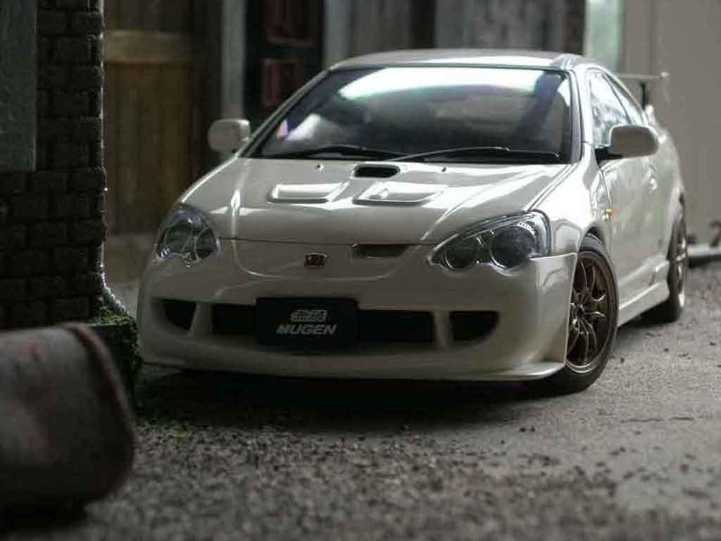 Honda Integra Type R 1/18 Autoart DC5 Type R mugen modellino in miniatura