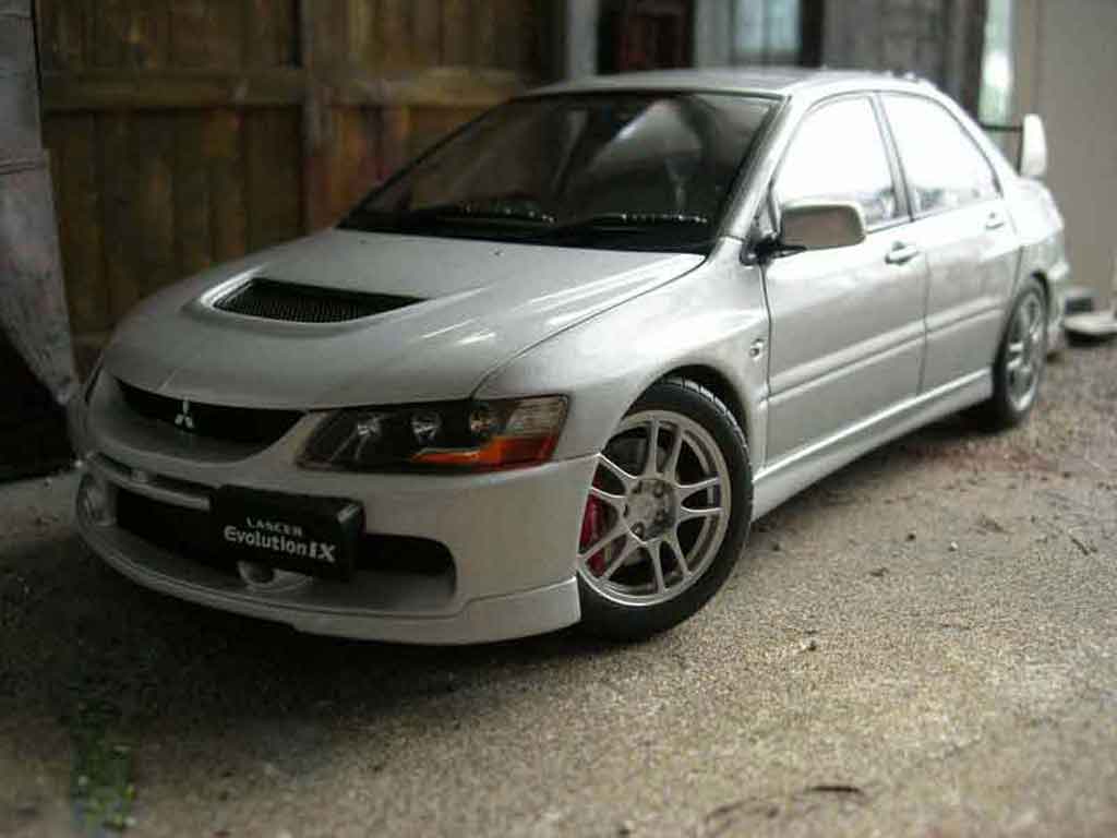 Mitsubishi Lancer Evolution IX 1/18 Autoart Evolution IX gsr modellino in miniatura