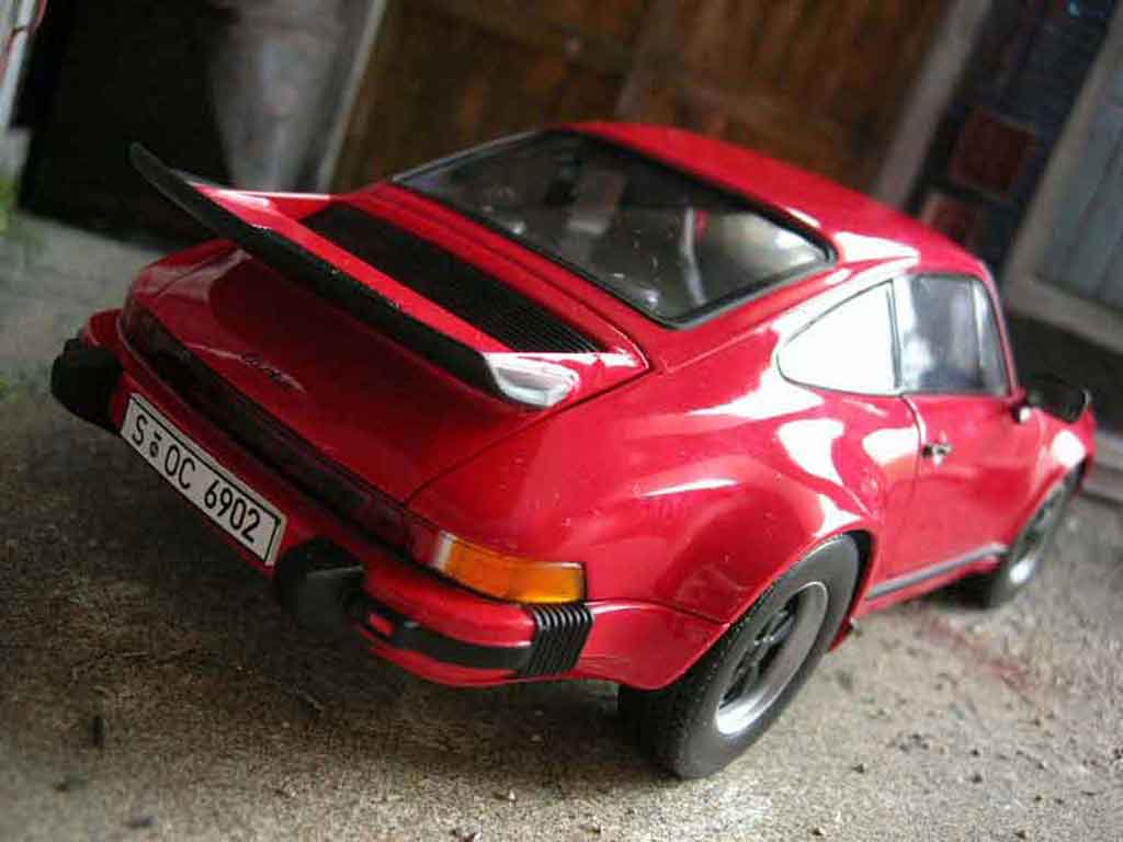 Porsche 911 Turbo 1/18 Norev Turbo 3.0 rosso modellino in miniatura