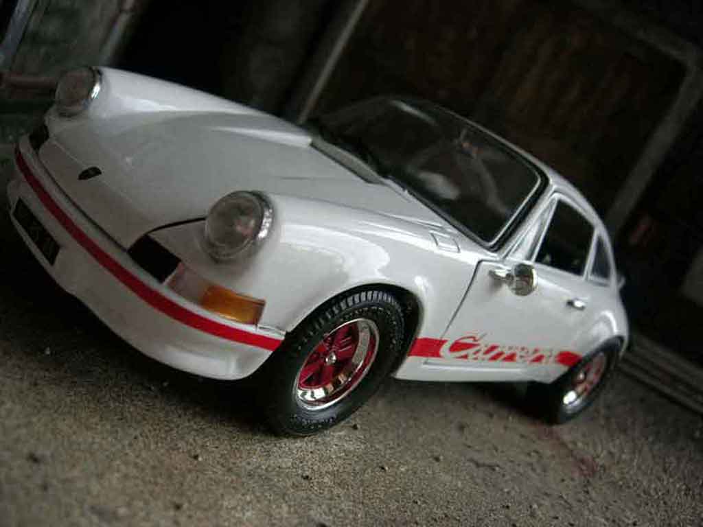 Porsche 911 RS 1/18 Universal Hobbies RS 2.7 bianco modellino in miniatura