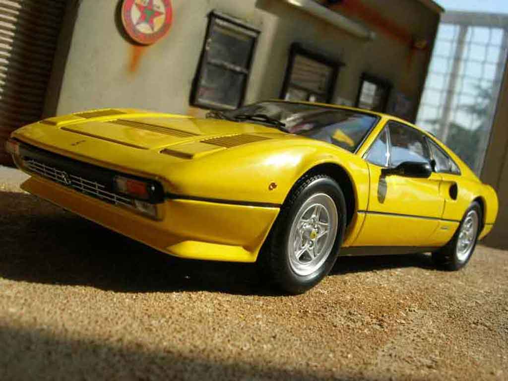 Ferrari 308 GTB 1/18 Kyosho GTB quattrovalvole giallo modellino in miniatura