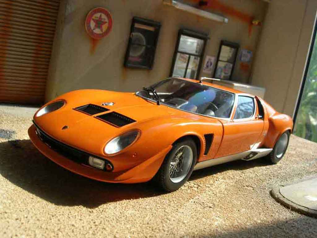 Lamborghini Miura P400 1/18 Kyosho P400 jota svr orange modellino in miniatura