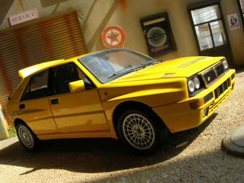 Lancia Delta HF Integrale 1/18 Kyosho HF Integrale evolution 2 giallo modellino in miniatura