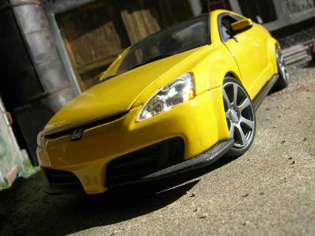 Honda Accord 1/18 Motormax 2003 giallo modellino in miniatura