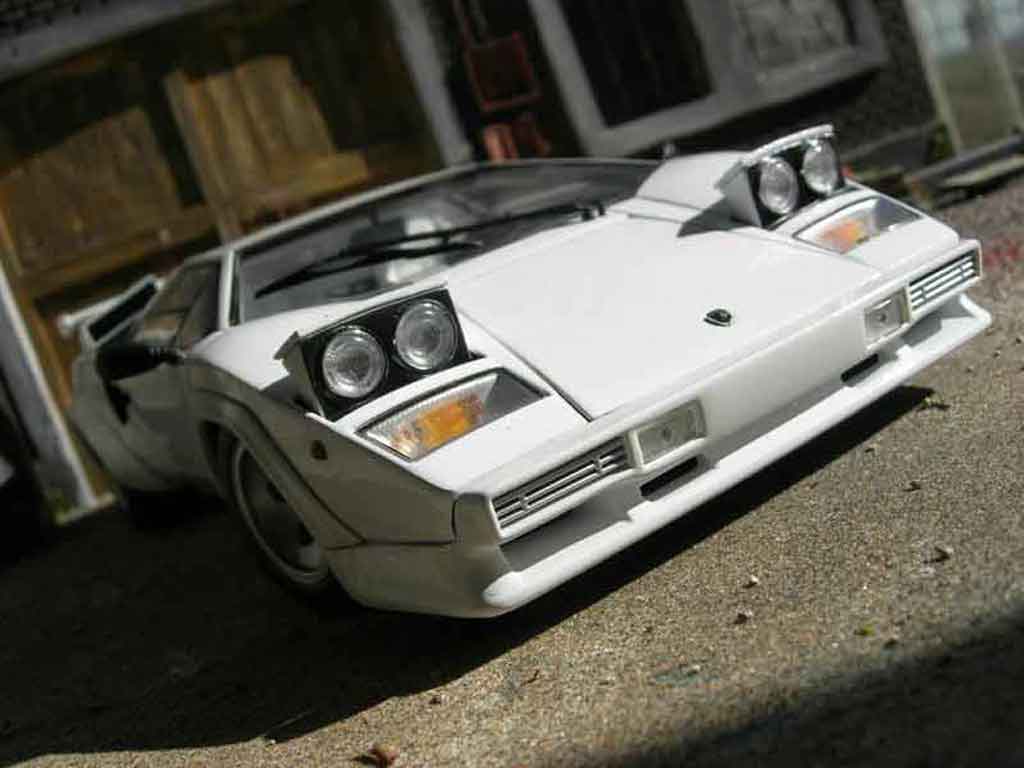 Lamborghini Countach 5000 Quattrovalvole 1/18 Kyosho 5000 Quattrovalvole bianco modellino in miniatura
