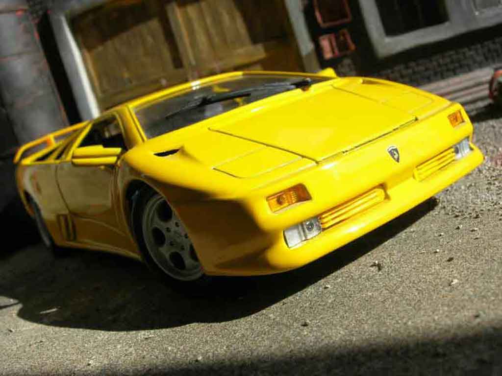 Lamborghini Diablo 1990 1/18 Maisto 1990 giallo modellino in miniatura