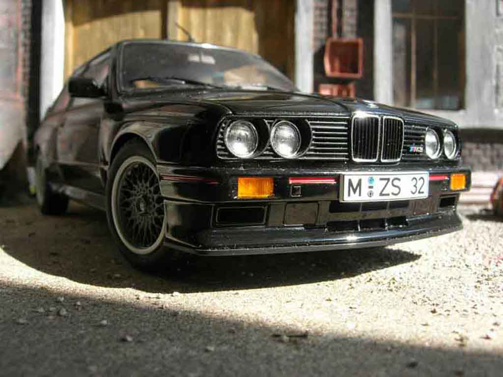 Bmw M3 E30 1/18 Autoart E30 sport evolution nero modellino in miniatura