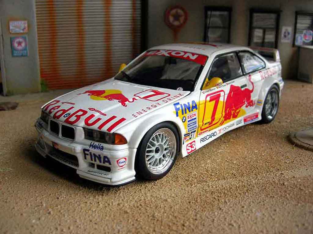 Bmw M3 E36 1/18 Ut Models GTR E36 red bull 1997 modellino in miniatura