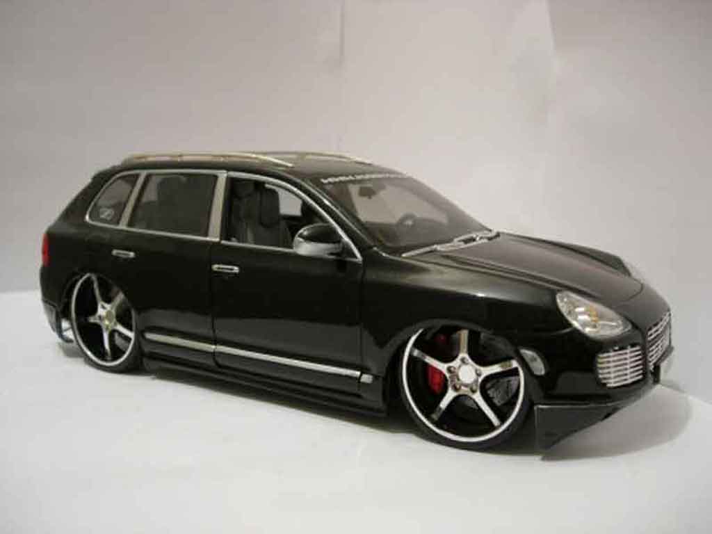 Porsche Cayenne Turbo S 1/18 Maisto Turbo s nero modellino in miniatura