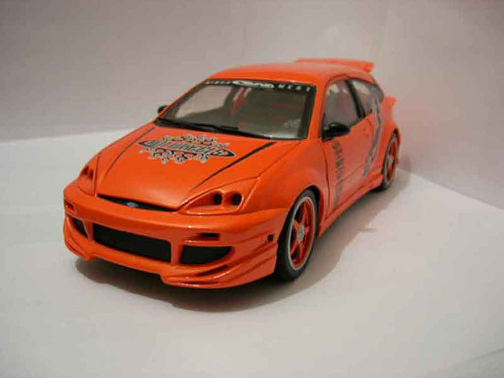 Ford Focus RS 1/18 Hot Wheels RS wings west modellino in miniatura