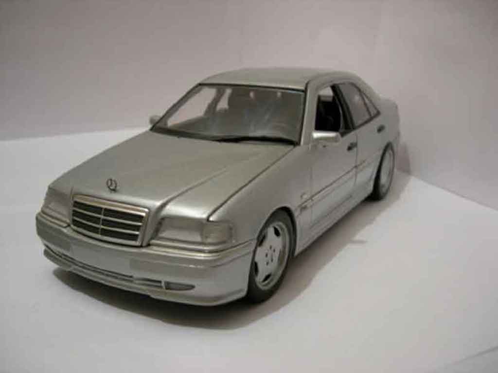 Mercedes Classe C 1/18 Ut Models 36 amg grigio modellino in miniatura