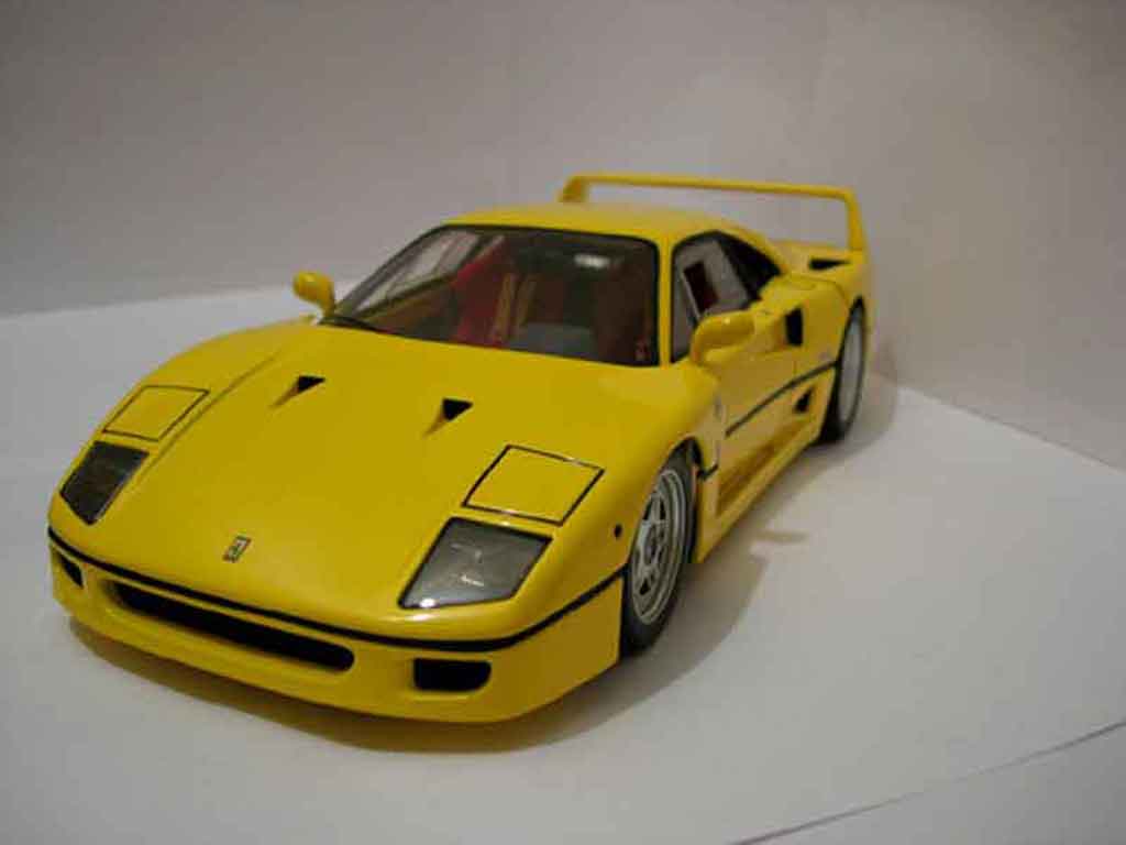 Ferrari F40 1/18 Hot Wheels Elite giallo modellino in miniatura
