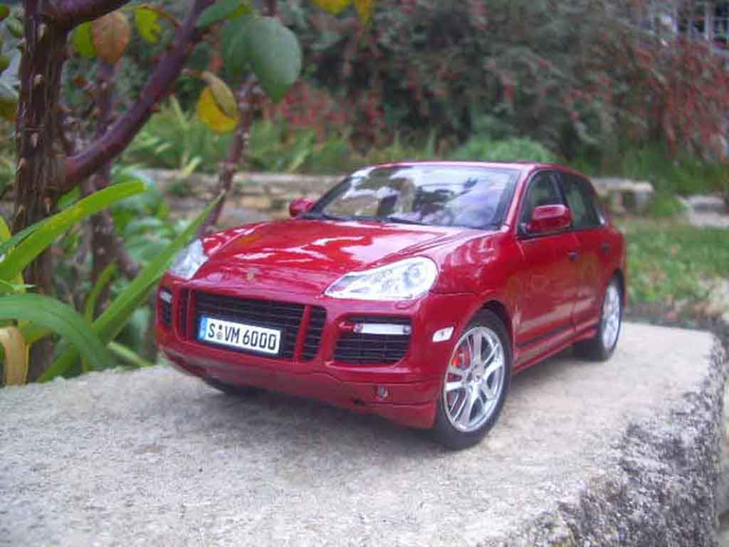 Porsche Cayenne GTS 1/18 Norev GTS rosso modellino in miniatura