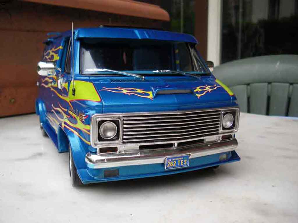 Chevrolet Van 1/18 Highway 61 1974 modellino in miniatura