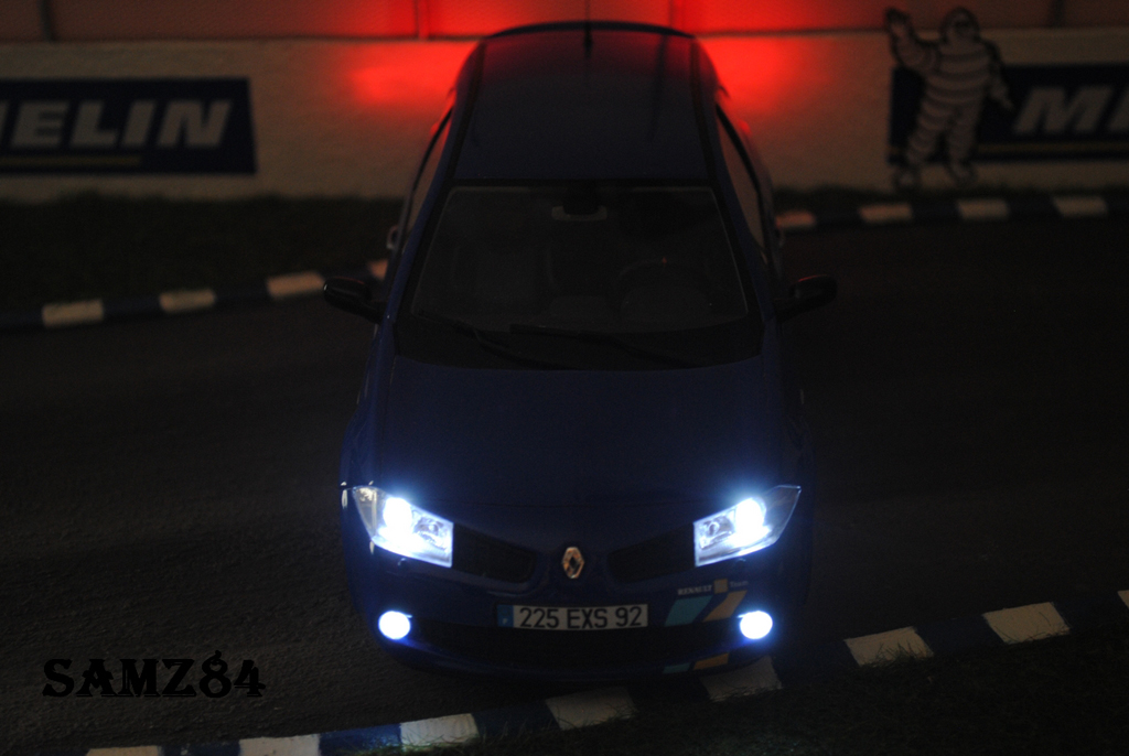 Renault Megane Sport 1/18 Ottomobile Sport R25 F1 Team Bleue LED tuning modellino in miniatura