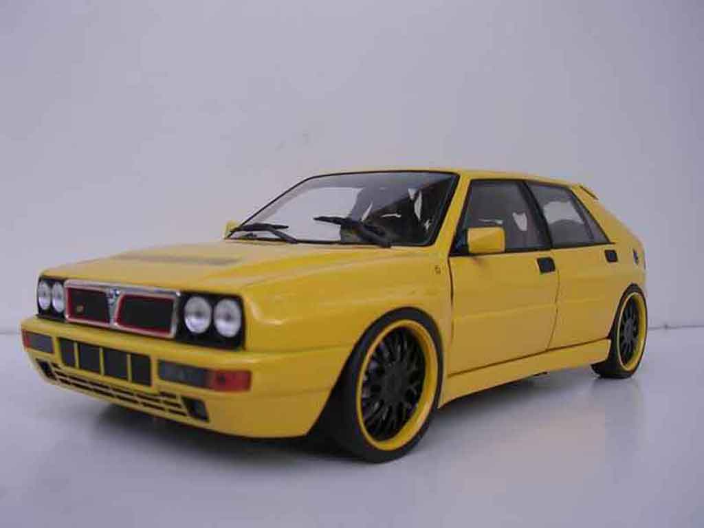 Lancia Delta HF Integrale 1/18 Kyosho HF Integrale evolution 2 giallo jantes bbs neros tuning modellino in miniatura