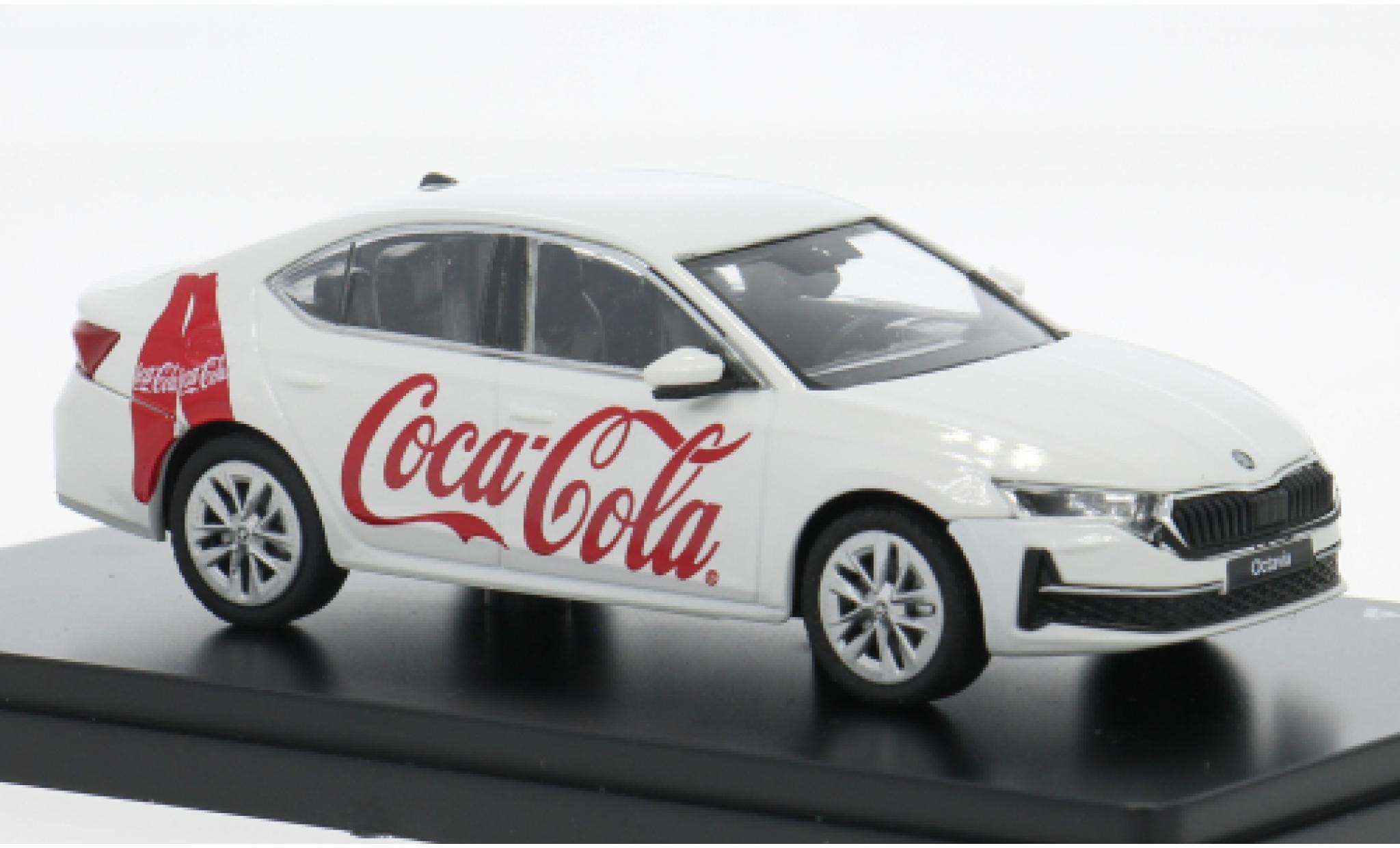 Skoda Octavia Abrex IV FL weiss 2024 Coca Cola 1:43 modellino in miniatura