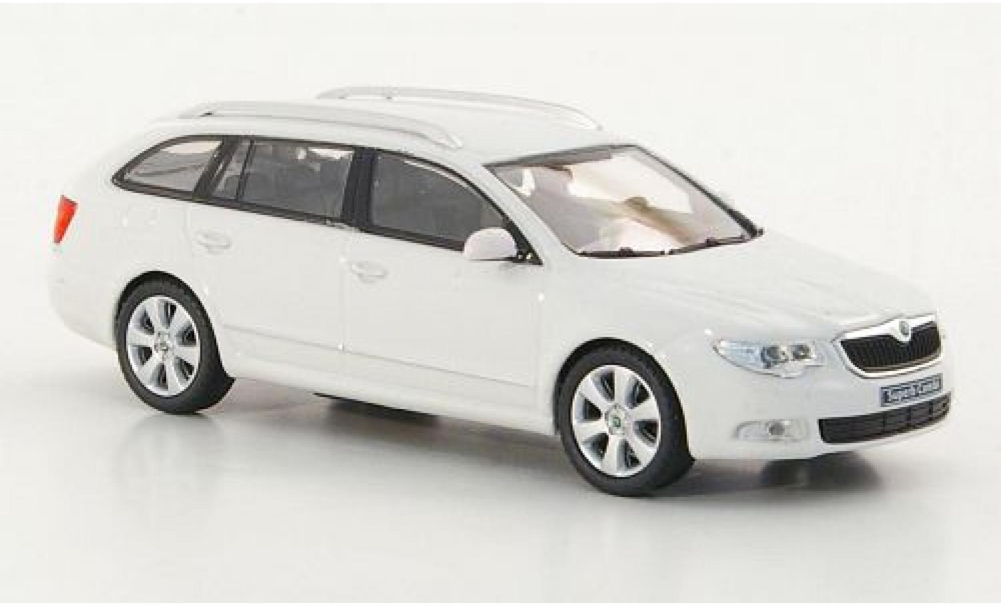 Skoda Superb 1/43 Abrex II Combi bianco 2009 modellino in miniatura
