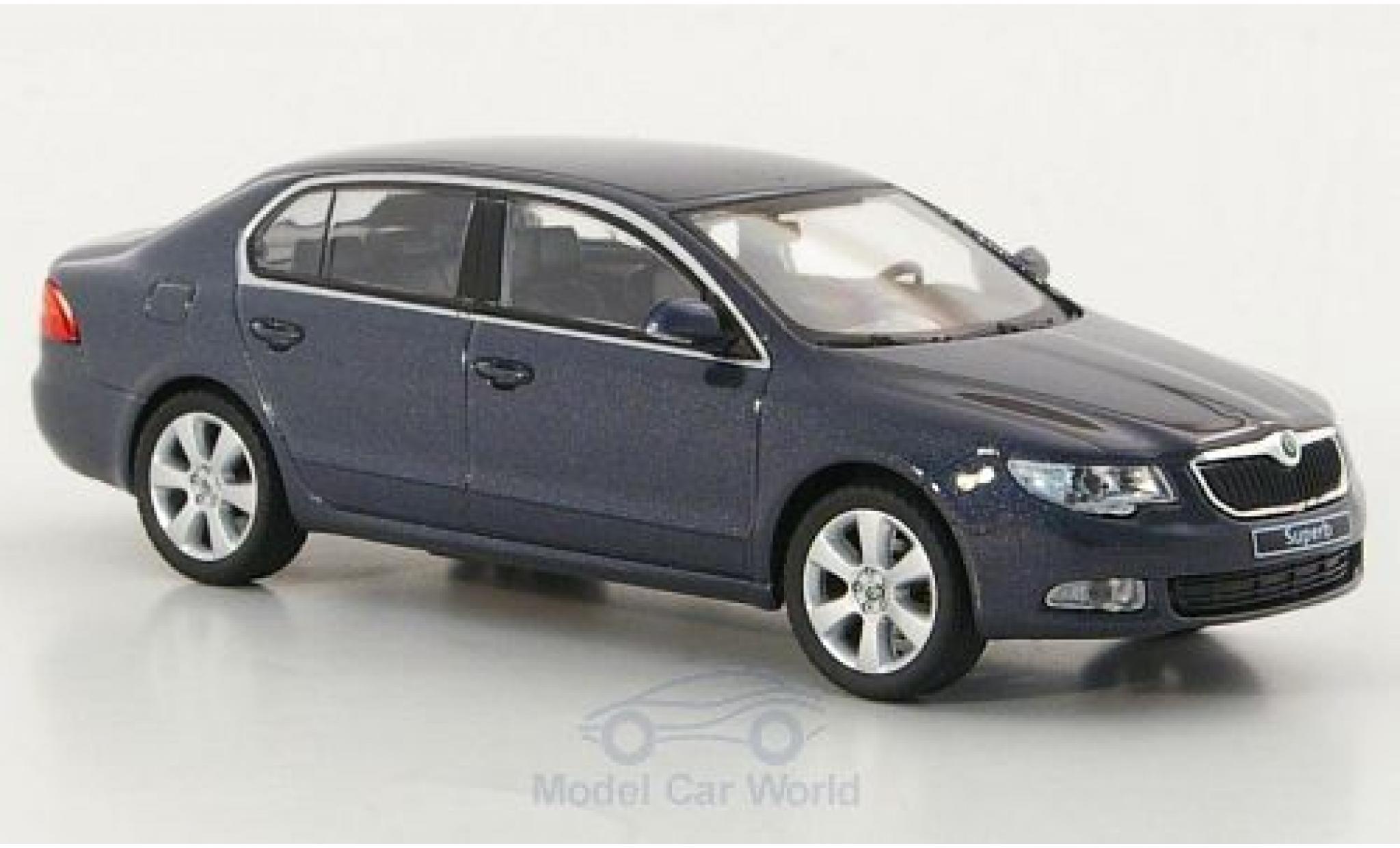 Skoda Superb 1/43 Abrex II blu modellino in miniatura