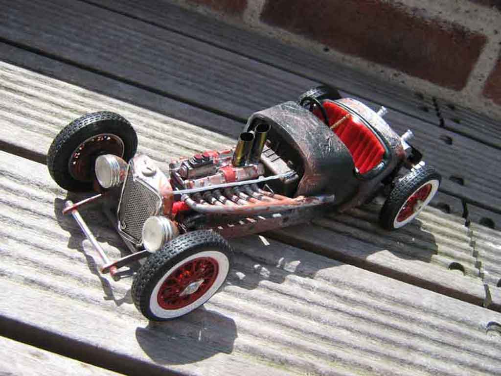 Alfa Romeo 2300 1/18 Burago spider (1932) de style rat rad tuning modellino in miniatura