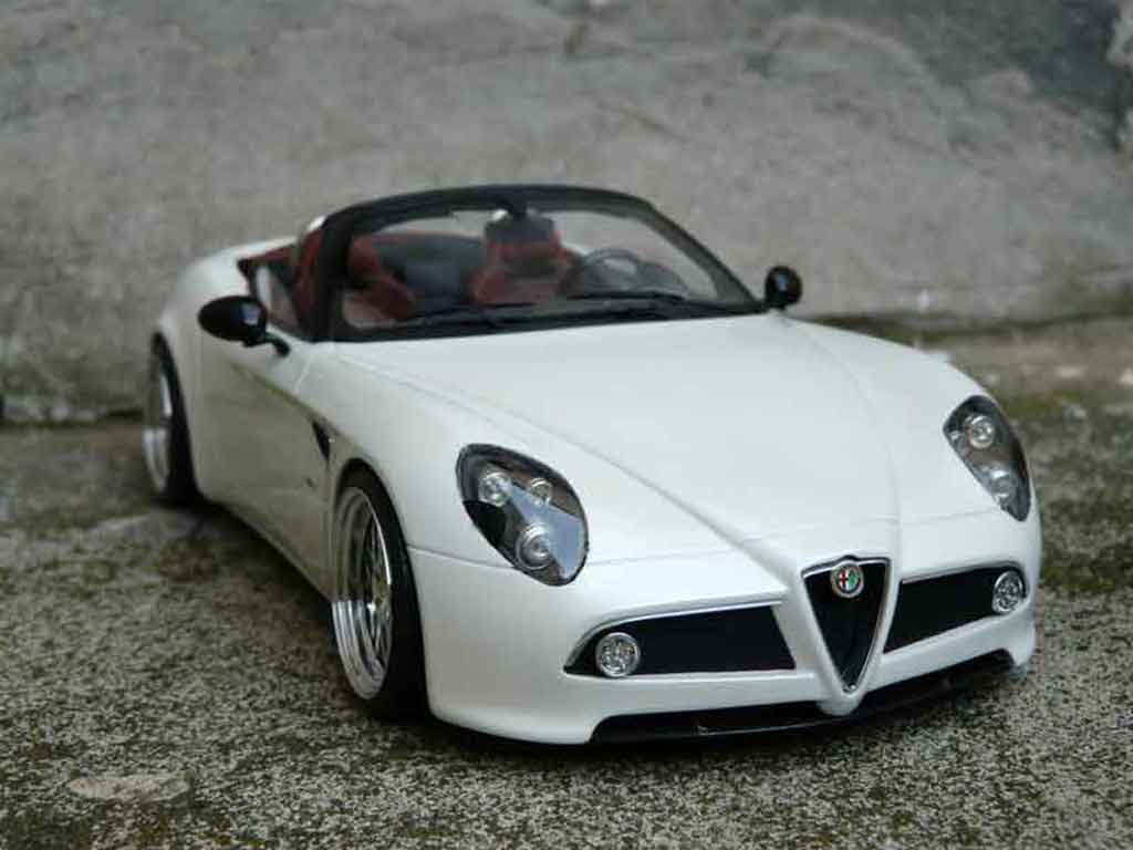 Alfa Romeo 8C Competizione 1/18 MR Collection Competizione spider mr bianco jantes alu tuning modellino in miniatura