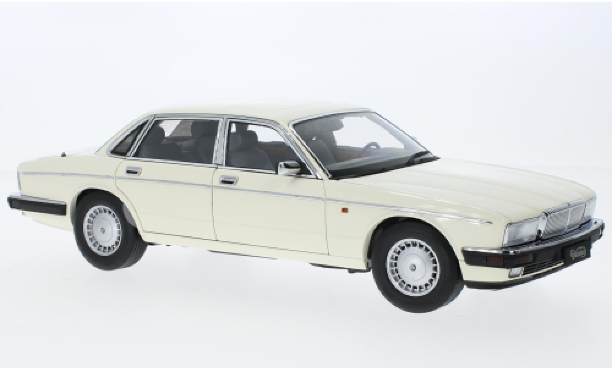 Jaguar XJ 1/18 Almost Real 6 (40) bianco modellino in miniatura