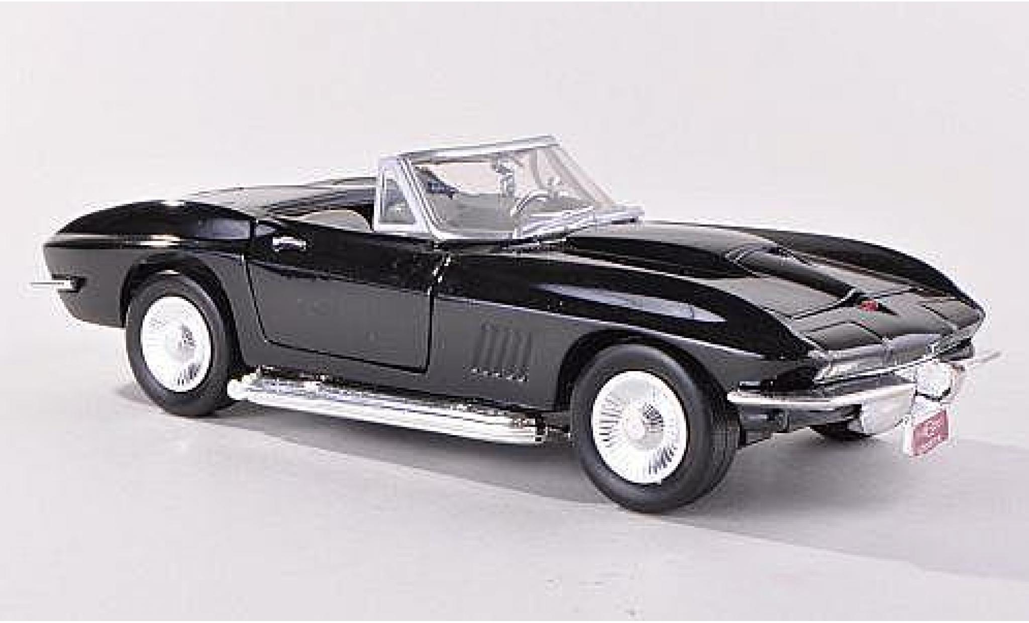 Chevrolet Corvette 1/24 Motormax Stingray Convertibile (C2) nero 1967 modellino in miniatura