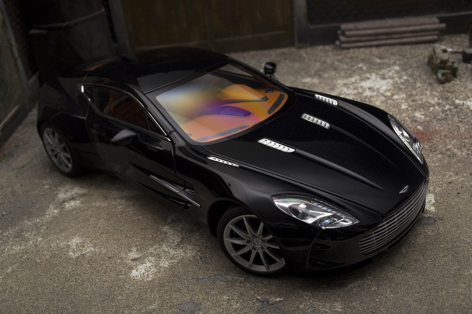 Aston Martin One 77 1/18 Autoart 77 nero pearl interieur orange tuning modellino in miniatura