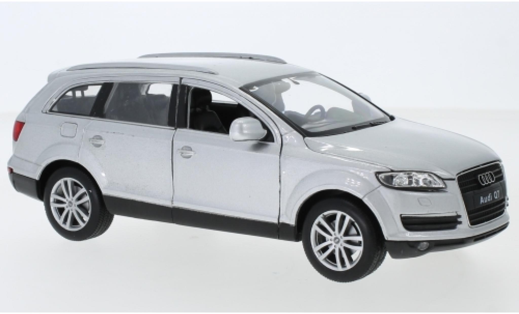Audi Q7 1/24 Welly silber 1:24 modellino in miniatura